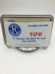 Calcomanía Kiwanis de colección y marco publicitario Globo Topper para máquina expendedora de goma Ford - Imagen 1 de 4