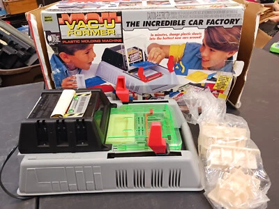 Máquina de moldeo de plástico VAC-U EX The Incredible Car Factory 1993 Foto 1 de 4