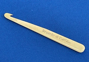 Vintage Scrimshaw Bone Souvenir of Florida Hook made in Japan - Picture 1 of 4