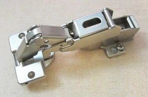 Blum Cabinet Hinges 80.550-01 w/ Clip-On Base Plate 175H710-02.01, Self-Close - Picture 1 of 4