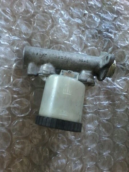 Cilindro maestro de freno para camioneta Nissan 93-95 1957081 Foto 1 de 1