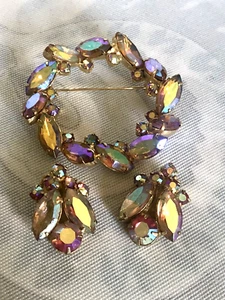 Large Vintage Pink Aurora Borealis Wreath Brooch & Clip on Earrings set B5 - Picture 1 of 11