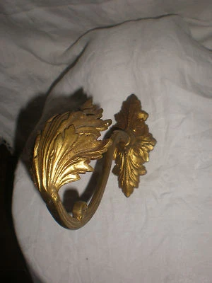 ANCIENNE EMBRASSE PATERE EN BRONZE FEUILLE D'ACANTHE PORTE MANTEAUX  - Photo 1/4