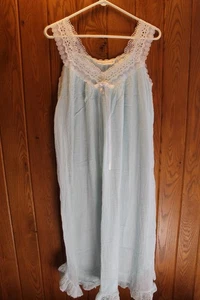 VTG VICTORIA'S SECRET LIGHTWEIGHT COTTON NIGHTGOWN LACE TRIM & RUFFLE SZ S - Picture 1 of 6