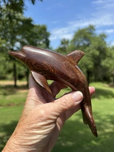 Vintage massives Eisenholz geschnitzt 6" Delfin Figur Handarbeit Tchotchke Meereslebewesen - Bild 1 von 7