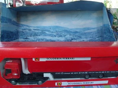 Camión Scuderia Ferrari 1/43 Eligor (LBS-Francia) Foto 1 de 4