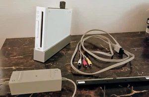 Nintendo Wii Console +Accessories Lot + READ DESCRIPTION!!!!!! - Picture 1 of 8
