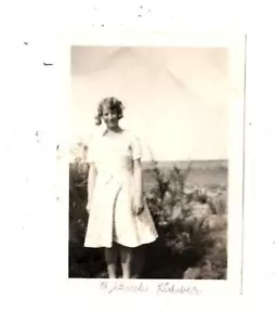 Foto 1930 Blanche Eichenberger junge Frau draußen Kleid - Bild 1 von 2
