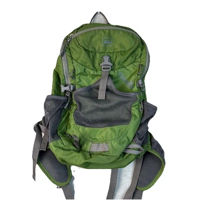 REI Co-op Tarn 18L Pack Mochila Senderismo Verde Exterior LIMPIO Defecto Bolso Escolar Niño Foto 1 de 4