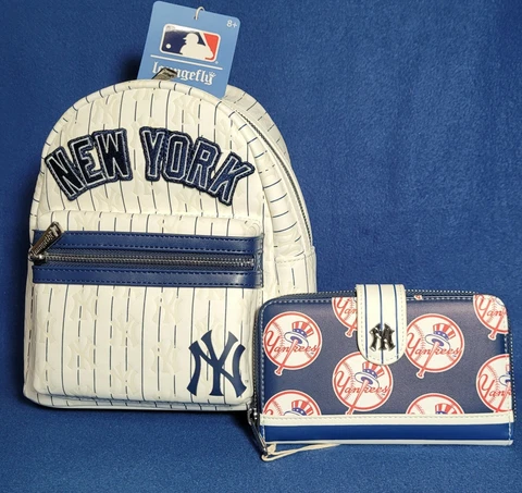 Loungefly MLB New York Yankees Backpack Cover