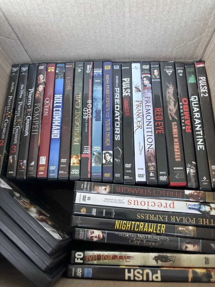 Lot of 30 DVD Video Movies Assorted Wholesale Bulk Various Titles Foto 1 de 1