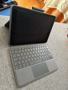 Apple iPad 9 Generation 64GB WIFI mit Keyboard + Pencil + HDMI + Trackpad in OVP - Zdjęcie 1 z 6