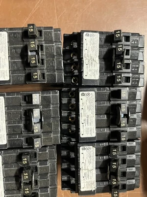 One (1) New Circuit Breaker Siemens Q21515CTNC 15/15 Amp 2 Pole 120/240V Quad - Image 1 of 2