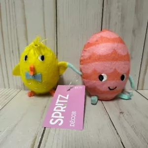 Target Spritz Pasqua Feltro Coppia Figura Pulcino Uovo Tenendo per mano 2023 - Foto 1 di 5