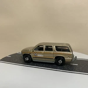 2018 Matchbox 38/125 MBX Service 12/20 ‘00 CHEVY SUBURBAN Gold w/Chrome Hub Sp - Picture 1 of 12