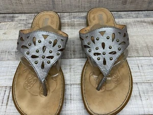 Born Akala Bronze Metallic Leder Nieten Slipper Tanga Sandalen Größe 7/38 - Bild 1 von 7
