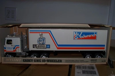 Vintage Nylint Cadet GMC 18-Wheeler Semi-Truck No. 910 Mr. Goodwrench - Image 1 of 2