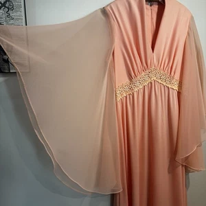 70's Long Chiffon Sleeve Formal Dress Peach Sz 14 w Lace Flower Embellish Boho - Picture 1 of 24
