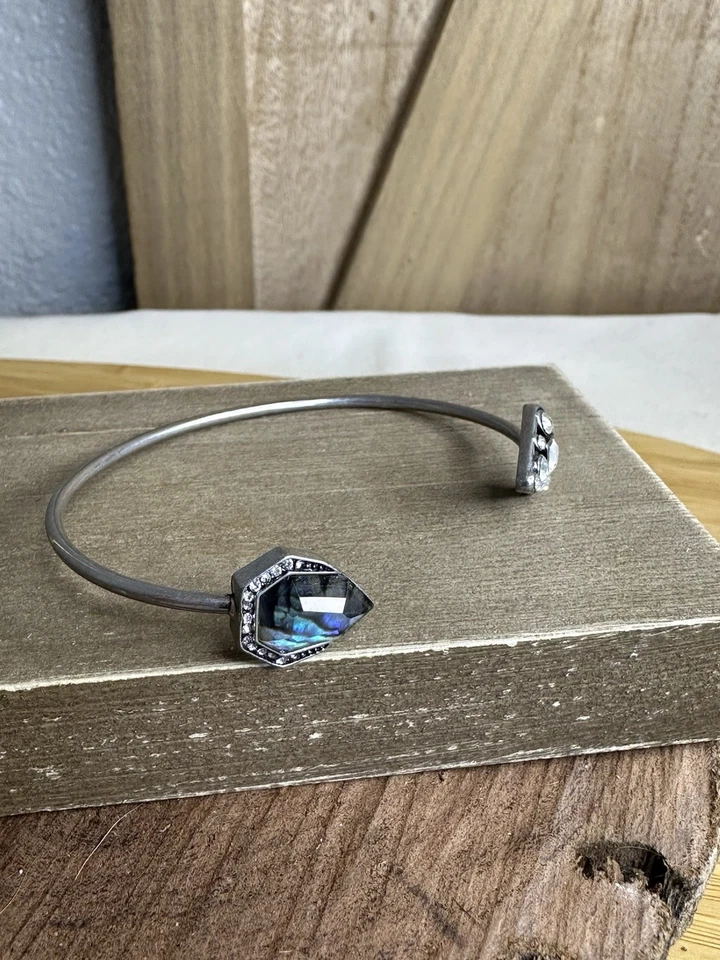 Brazalete abierto Chloe + Isabel Northern Lights - ¡Incrustación de abulón!!! Foto 1 de 4