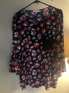 Joneswear Women’s top 3X Black With Floral Pattern Front Pocket Bell Sleeves - Picture 1 of 8