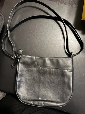 Bolso Bandolera Radley London Bolsillos Redondeado Cuero Negro Logo Scottie Perro Foto 1 de 4