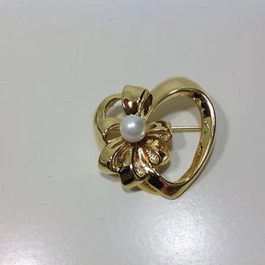 Grandma's Jewelry ~ Vintage Pin Brooch Heart Bow Pearl Signed BOTIQUE 1" - Picture 1 of 2