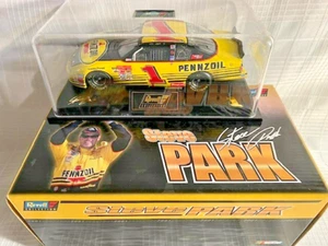 VTG REVELL-2001 CHEV MONTE CARLO- PENNZOIL STEVE PARKS 1:24 DIE CAST MODEL CAR - Picture 1 of 8