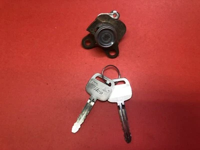 1998-2001 TOYOTA COROLLA PASSENGER FR DOOR LOCK CYLINDER 2 KEYS USED OEM! - Image 1 of 2