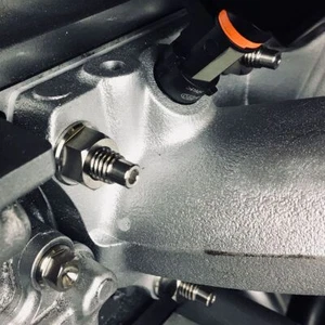 Kit de tuercas y tachuelas colectores de entrada de titanio Honda F20C, F20B y F22C Ti (x10) VTEC - Imagen 1 de 2