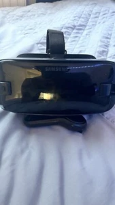 Samsung Gear VR with Controller | Virtual Reality Headset for Galaxy Smartphones - Picture 1 of 13