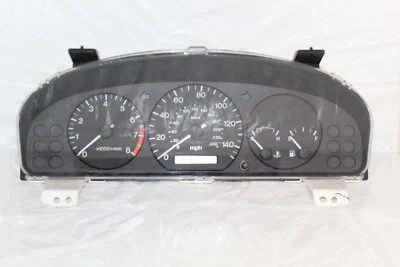 Cuadro de instrumentos velocímetro medidor de panel 98 99 Mazda 626 142.562 millas Foto 1 de 4