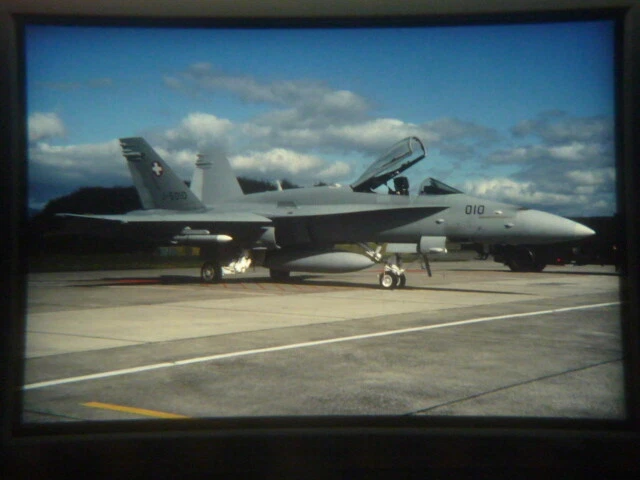 scivolo aereo militare Swiss Air Force F/A-18 J-5010 Payerne 2000 (BZM) - Immagine 1 di 1