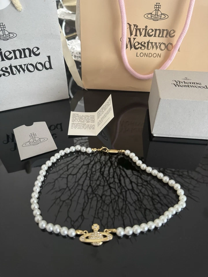 VIVIENNE WESTWOOD MINI BAS RELIEF PEARL CHOKER ORB PENDANT NECKLACE - Immagine 1 di 4
