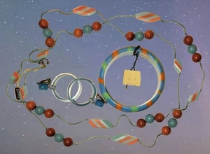 Vintage NWT Lucite Jewelry GLOWS in Black Light UV Reactive NOS Fabulous Perfect - Picture 1 of 6