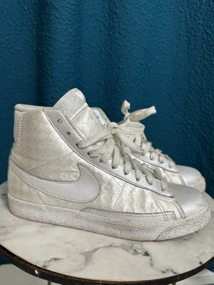 Blazer Nike 2008 Y2K alto feminino tamanho 7.5 branco pérola - Imagem 1 de 4