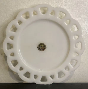 Undurchsichtiger Hasel-Atlas weißer Milchglas Teller 8 Zoll früher amerikanischer Stil Spitzenrand - Bild 1 von 3