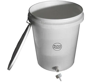 5 GALLON 1/4" HOSE BARB GRAVITY WATER SUPPLY KIT FOR RABBIT NIPPLE DRINKERS - Picture 1 of 2