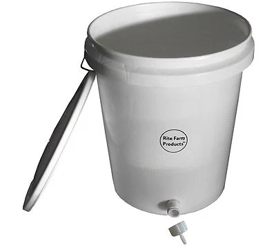 RITE FARM PRODUCTS 5 GALLON 3/8" HOSE BARB GRAVITY WATER SUP. KIT FOR POULTRY DRINKER CUPS CHICKEN