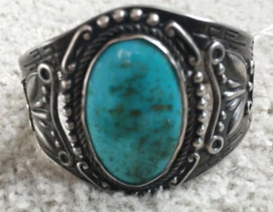 VINTAGE NAVAJO HARVEY STYLE STAMPED SILVER & TURQUOISE CUFF BRACELET - Picture 1 of 3