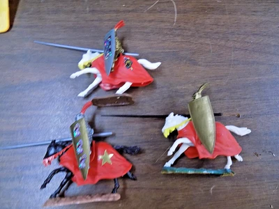 3 Timpo 1973 4ª série Shield Knights +2 Cresent Foot Knights (julho. Anúncio) - Imagem 1 de 4