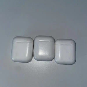 Lot of 3 Apple Airpods 1st Generation A1602 Broken Read Description - Photo 1 sur 6