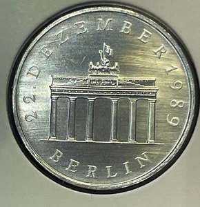 Germany DDR 20 mark 1990 Brandenburger Tor KM#139a .999Ag Silver aUNC B1756 - Picture 1 of 16
