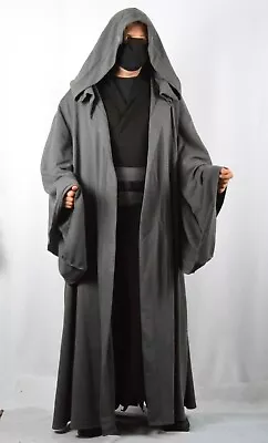 Traje de guerrero gris. Disfraz Jedi. Disfraz Cosplay. Disfraz de Halloween. Foto 1 de 4