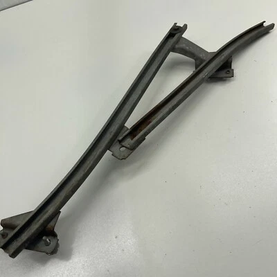 Chevrolet Impala Catalina 1965 66 67 2 puertas techo rígido diestro Rr Qtr. Window Track h2 Foto 1 de 4