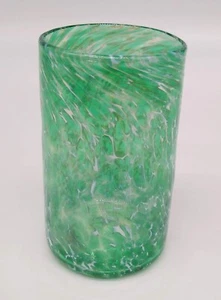 "Vaso de vidrio artístico confeti remolino verde y blanco 4,75"" firmado Sven 12 oz" - Imagen 1 de 10
