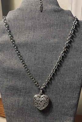 Collar colgante Xoxo tono plata forma corazón  Foto 1 de 4