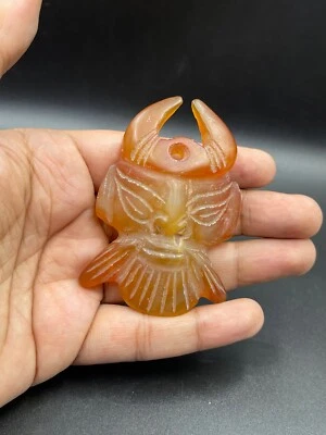 Antiguo colgante de rostro humano tallado en ágata roja de la cultura Hongshan de China Foto 1 de 4