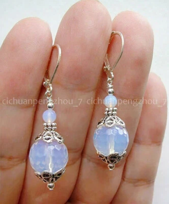 Pendientes colgantes de plata con patas redondas de piedra lunar de ópalo blanco facetado de 4-12 mm Foto 1 de 3