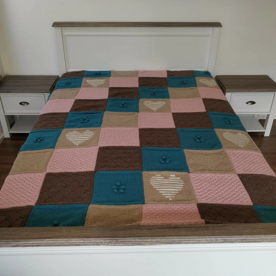 Gestrickte Patchwork Tagesdecke Decke Handgestrickt, 220 x220 cm. Neu unbenutzt. - Bild 1 von 3