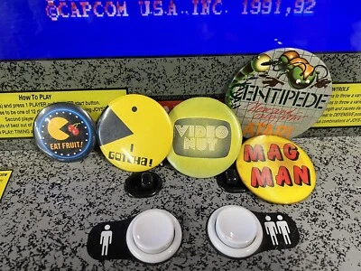 Vintage 1980s Button Lot of 5: Pac-Man, Mag Man Lenticular, Centipede, Video Nut - Image 1 of 4